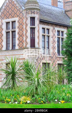 Frankreich, Loiret, Orleans, Garten des Groslot Hotels im romantischen Stil mit dem 16. Jahrhundert Groslot private Herrenhaus im Renaissance-Stil Stockfoto