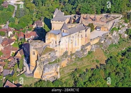 Frankreich, Dordogne, Perigord Noir, Dordogne Tal, Castelnaud-la Chapelle beschriftet Les Plus beaux villages de France (eines der schönsten Dörfer von Frankreich), Burg von Castelnaud und das Dorf Stockfoto