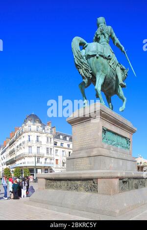 Frankreich, Loiret, Orleans, Place du Martroi mit der Reiterstatue von Jeanne d'Arc, die 1855 von Denis Foyatier angefertigt wurde Stockfoto