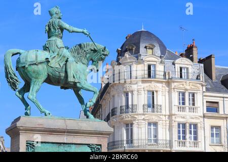 Frankreich, Loiret, Orleans, Place du Martroi mit der Reiterstatue von Jeanne d'Arc, die 1855 von Denis Foyatier angefertigt wurde Stockfoto