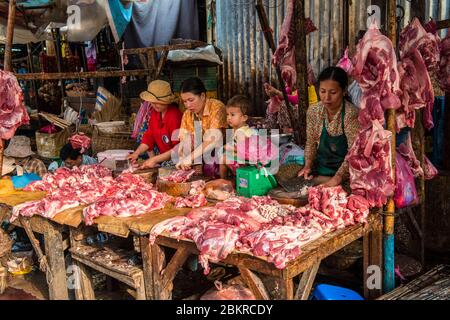Kambodscha, Siem Reap, Metzger auf dem Markt Stockfoto