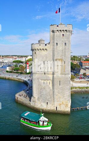 Frankreich, Charente-Maritime, La Rochelle, Saint Nicolas Turm(Tour Saint-Nicolas) am Eingang zum Alten Hafen Stockfoto