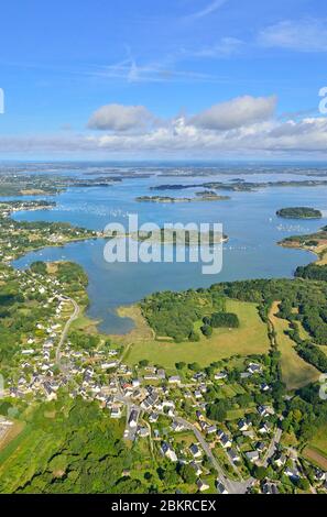 Frankreich, Morbihan, Arzal, Staudamm am Fluss Vilaine und der Mündung von Vilaine (Luftaufnahme) Stockfoto