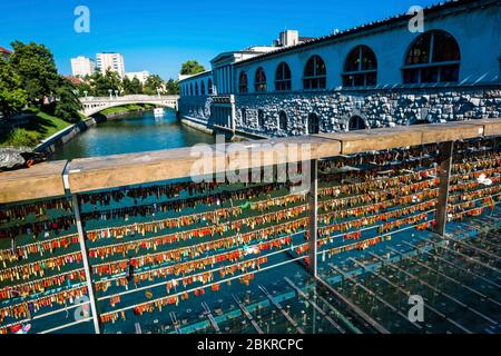 Slowenien, Ljubljana, Metzgerbrücke voller Vorhängeschlösser auf der Ljubljanica Stockfoto