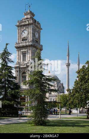 Turquie, Marmara, Istanbul, le palais de Dolmabahce du Sultan Ottoman, la Tour de l'horloge .. Türkei, Istanbul, Dolmabahce Palast des osmanischen Sultans, der Uhrturm Stockfoto