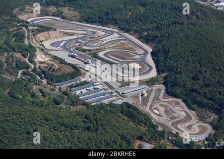 Frankreich, Gard, Ales, Ales Cevennes mechanisches Zentrum, Automobil-Komplex bestehend aus fünf &#x201c; Asphalt &#x201d; und fünf &#x201c; Schmutz &#x201d; Ausrüstung, Geschwindigkeit Straße Schaltung, Karting Schaltung und Rallye-Tracks (Luftaufnahme) Stockfoto