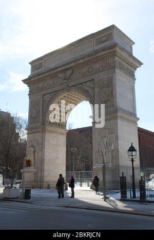 Marble Roman Arch Washington Square Arch, New York, NY 10012, USA von Stanford White Stockfoto