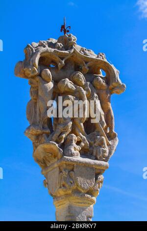 Frankreich, Morbihan, Rochefort en Terre, Kalvarienberg im Garten des Schlosses von Rochefort en Terre, dem bevorzugten Dorf der Franzosen 2016 Stockfoto