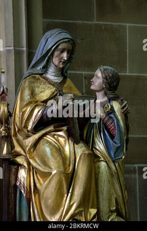 Frankreich, Haut Rhin, Thann, St. Thiebaut Stiftskirche aus dem 14. Jahrhundert, Statue von Sainte Anne und der Jungfrau Stockfoto