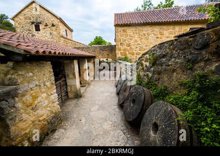 Kroatien, Dalmatien, Nationalpark Krka, Öko-Museum für Getreide und Wolle (Mühlsteine, Fuller, Waschbecken) Stockfoto