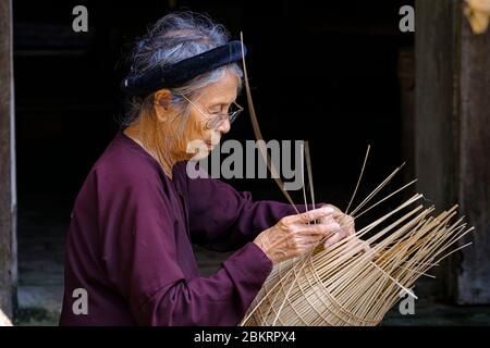 Vietnam, Provinz Hung Yen, in der Nähe von Hanoi, Dorf Su Thy, Bambuskorbwerk, Fischfalle Stockfoto