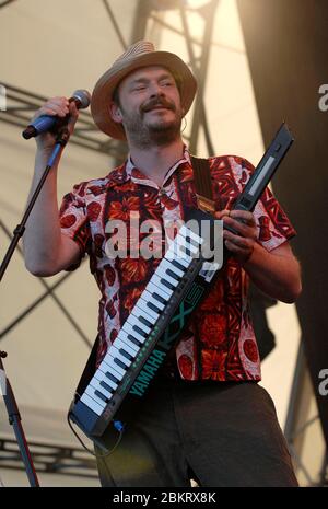 Julian Barratt (Howard Moon) von The Mighty Boosh auf der Bühne beim Big Chill Festival am 2. August 2008. Bild von Simon Hadley. Stockfoto