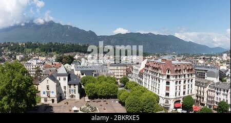 Frankreich, Savoie, Lac du Bourget, Aix-les-Bains, Riviera der Alpen, die Stadt und der See, Blick auf die alten Thermalbäder, Place Maurice Mollard Stockfoto