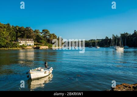 Frankreich, Morbihan, Le Bono, Boot im Golf von Morbihan Stockfoto