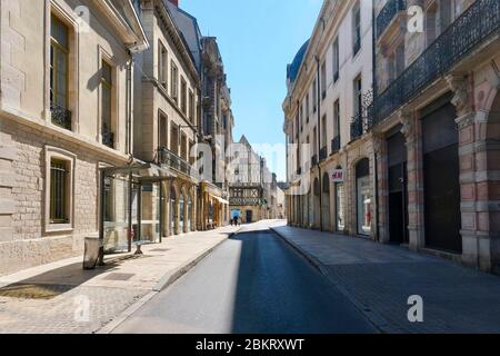 Frankreich, Cote d'Or, Dijon, COVID-19 (oder Coronavirus) Sperrung, Gebiet als Weltkulturerbe der UNESCO, Rue des Godrans Stockfoto