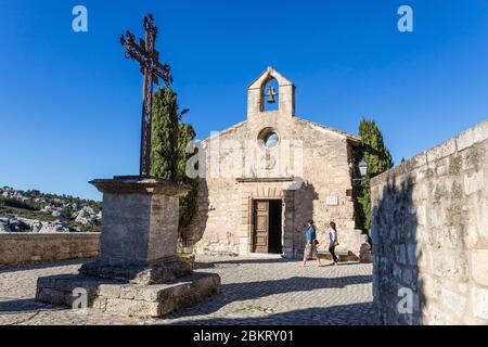 Frankreich, Bouches-du-Rh?ne, regionaler Naturpark Alpilles, Les Baux de Provence, gekennzeichnet Les Plus Beaux Villages de France, Place Saint-Vincent, Kapelle der Penitents aus dem 17. Jahrhundert Stockfoto