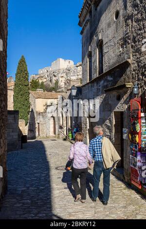 Frankreich, Bouches-du-Rh?ne, regionaler Naturpark Alpilles, Les Baux de Provence, gekennzeichnet mit Les Plus Beaux Villages de France, rue du Ch?teau Stockfoto