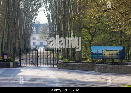 Frankreich, Indre et Loire, Loire-Tal als Weltkulturerbe der UNESCO, Chenonceaux, Chenonceau Schloss, seltene Vision von Chenonceau Schloss während der Coronavirus-Krise völlig verlassen, mit fast 900,000 Besuchern / Jahr Chenonceau ist das zweitMeistbesuchte Denkmal im Loire-Tal Stockfoto