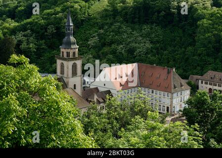 Frankreich, Bas Rhin, Andlau, Saint Pierre und Saint Paul Basilika aus dem 12. Und 18. Jahrhundert, aus den Weinbergen von Kastelberg Stockfoto