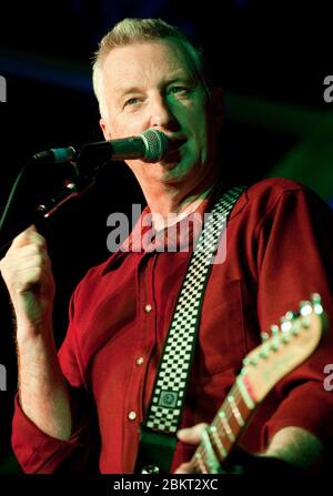 Billy Bragg auf der Bühne beim Moseley Folk Festival in Birmingham, England, am 4. September 2011. Bild von Simon Hadley Stockfoto