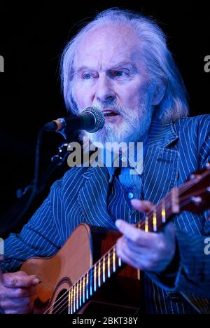 Der englische Folk-Rock-Sänger Roy Harper tritt am Freitag, den 1. September 2012 beim Moseley Folk Festival in Birmingham, England, auf. Bild von Simon Hadley Stockfoto