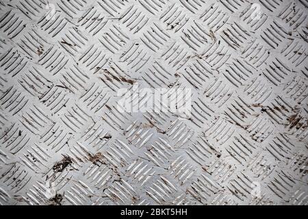 Nahaufnahme der gerippten Aluminiumblechstruktur. Stockfoto