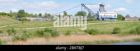 Panorama einer riesigen Ruston Bucyrus 1150BE Walking Dragline, ein Dragline Museum am Eingang zum RSPB St Aidan's Country Park in Leeds Stockfoto