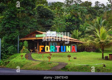 Besucherzentrum am Wasserfall La Fortuna, Costa Rica Stockfoto