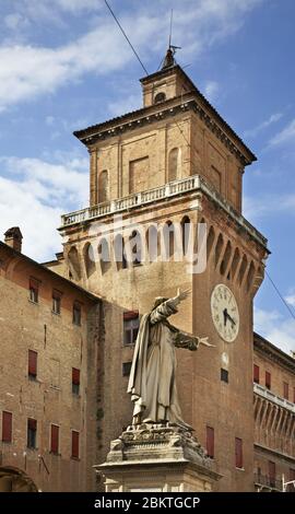 Denkmal für Girolamo Savonarola in der Nähe von Schloss St. Michael in Ferrara. Italien Stockfoto