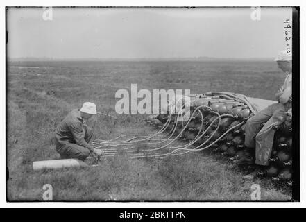 Wasserstoff Gas für das Britische Luftschiff R34, bei Roosevelt Field, in der Nähe von Mineola, Long Island, 1919 Stockfoto