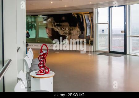 ArcelorMittal Orbit Aussichtsturm mit großen Spiegeln eine beliebte Touristenattraktion Queen Elizabeth Olympic Park Stockfoto