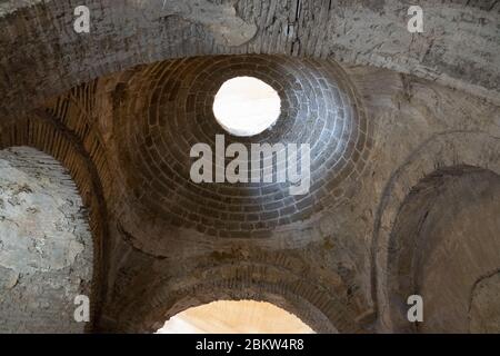 Das Innere der antiken byzantinischen griechischen Kirche des Heiligen Nikolaus des Wundertäters befindet sich in der modernen Stadt Demre, Provinz Antalya, Türkei Stockfoto