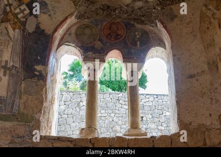 Das Innere der antiken byzantinischen griechischen Kirche des Heiligen Nikolaus des Wundertäters befindet sich in der modernen Stadt Demre, Provinz Antalya, Türkei Stockfoto