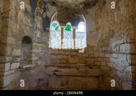 Das Innere der antiken byzantinischen griechischen Kirche des Heiligen Nikolaus des Wundertäters befindet sich in der modernen Stadt Demre, Provinz Antalya, Türkei Stockfoto