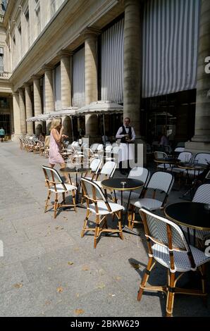 Le Nemours Cafe in Place Colette beim Palais-Royal.Paris.Frankreich Stockfoto