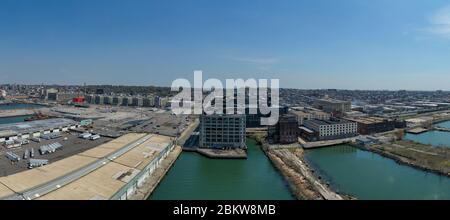 Industry City (ehemals Bush Terminal) ist ein historischer intermodaler Schiffs-, Lager- und Fertigungskomplex am Ufer des Sunset Park Stockfoto