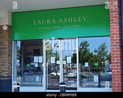 Eine Laura Ashley Shop Front in Staines Upon Thames in Surrey, Großbritannien Stockfoto