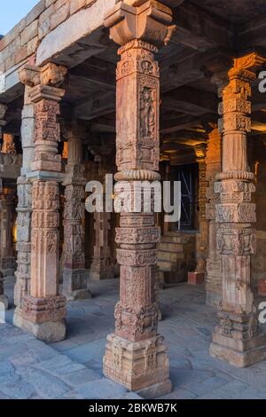 Quwwat ul-Islam Moschee, 1190s, Qutb Minar Komplex, Delhi, Indien Stockfoto