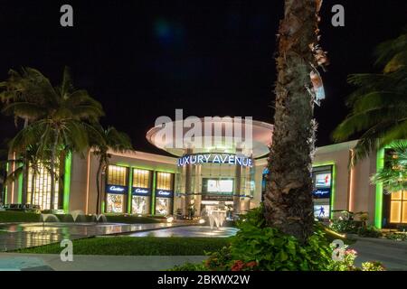 Luxury Avenue Einkaufszentrum im Hotelbereich. Internationale, exklusive Marken haben hier ihre Läden. Stockfoto