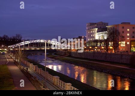 Ostrava Stadt - Tschechische republik - Milos Sykora Brücke - Ostravice in der Nacht Stockfoto
