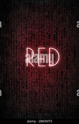 Rot - Neontext beleuchtet im Dunkeln auf EINER Ziegelwand Stockfoto