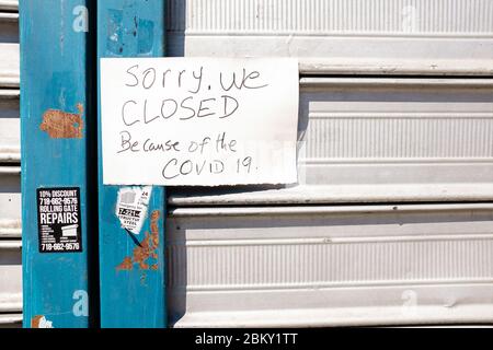 Brooklyn, NY - 26. März 2020. Die Bewohner von New York City wurden gebeten, wegen des Novel Coronavirus und aller, die nicht unbedingt notwendig sind, zu Hause zu bleiben Stockfoto