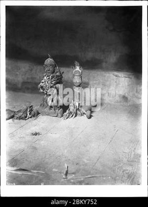 Bilder der Schlange Altar Götter an das Pueblo von Oraibi, Arizona, ca.1898 Stockfoto