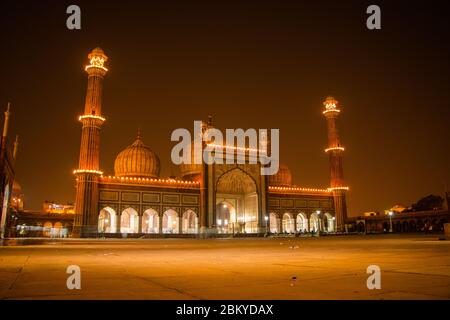 Leere Jama Masjid in Neu Delhi, Indien am verheißungsvollen Tag von Eid. Ramadan 2020 / Keine Personen / Jama Masjid in der Nacht vor Sehri / Ramzan Stockfoto