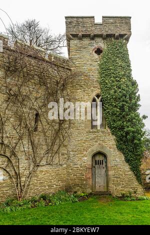 Turm am Eingang zu Croft Castle, Yarpole, Herefordshire, England. Es ist ein Eigentum des National Trust, das für die Öffentlichkeit zugänglich ist. Stockfoto