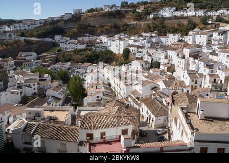 Setenil de las Bodegas, weiße Stadt Ronda, Malaga. Spanien Stockfoto