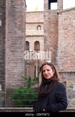 Schönes Mädchen in Schloss von Cardona Stockfoto