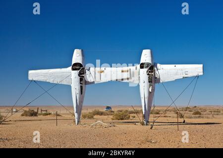 'Planehenge', ein Robin Cooke Kunstwerk im Mutonia Sculpture Park auf dem Oodnadatta Track, South Australia, Australien Stockfoto