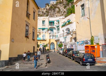 Amalfi, Italien - 1. November 2019: Amalfi Stadtbild an der Mittelmeerküste Stockfoto