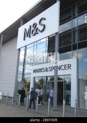 Marks and Spencer Group ist ein großer multinationaler britischer Einzelhändler, die Geschäfte von Marks and Spence sind derzeit geschlossen. Stockfoto